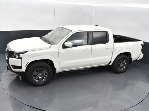 Used 2025 Nissan Frontier SV w/ Tow Package image 44