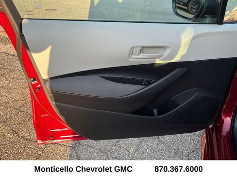 Used 2025 Toyota Corolla LE image 9