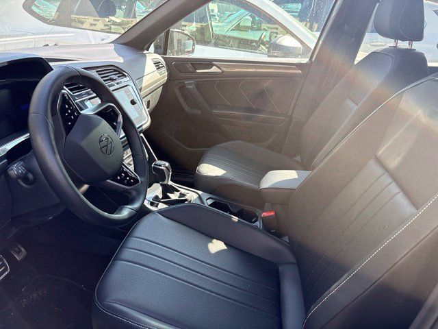 Used 2023 Volkswagen Tiguan SE R-Line FWD image 7