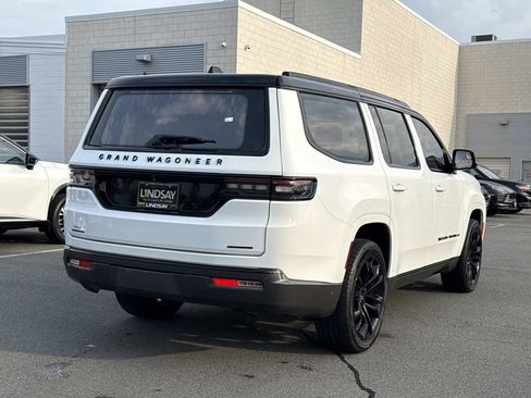 Used 2022 Jeep Grand Wagoneer Series III AWD/4WD image 3