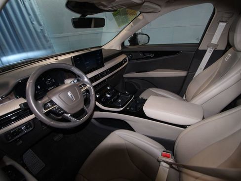 Used 2022 Lincoln Nautilus Reserve w/ Equipment Group 201A AWD/4WD image 2