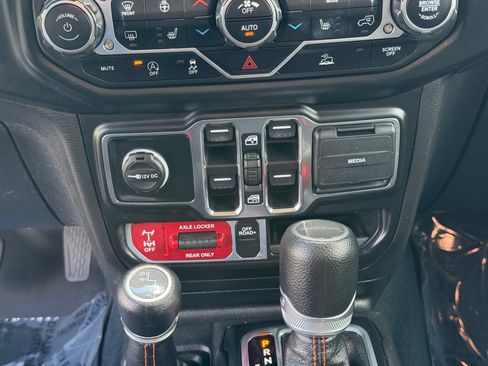 Used 2022 Jeep Gladiator Mojave w/ Cold Weather Group AWD/4WD image 23