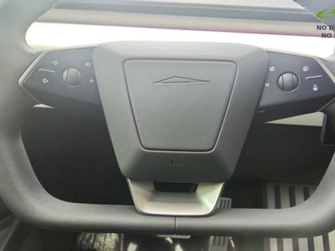 Used 2024 Tesla Cybertruck AWD Crew Cab image 40