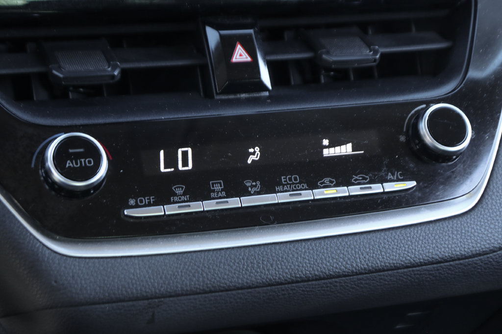 Used 2022 Toyota Corolla LE FWD image 29