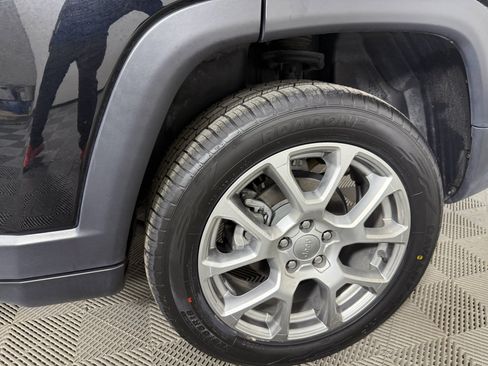 Used 2022 Jeep Compass Latitude image 10