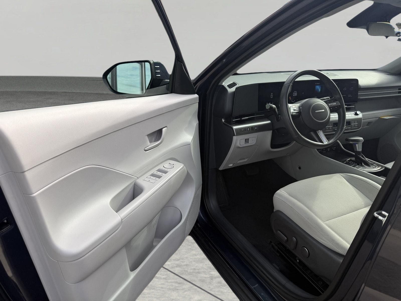 Used 2025 Hyundai Kona SEL AWD/4WD image 19