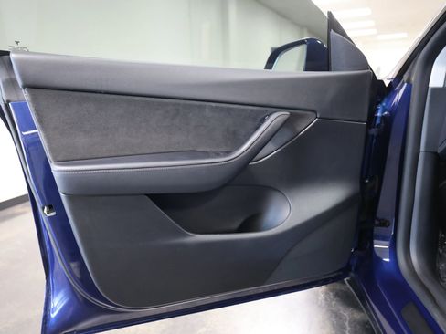 Used 2022 Tesla Model Y Long Range image 20