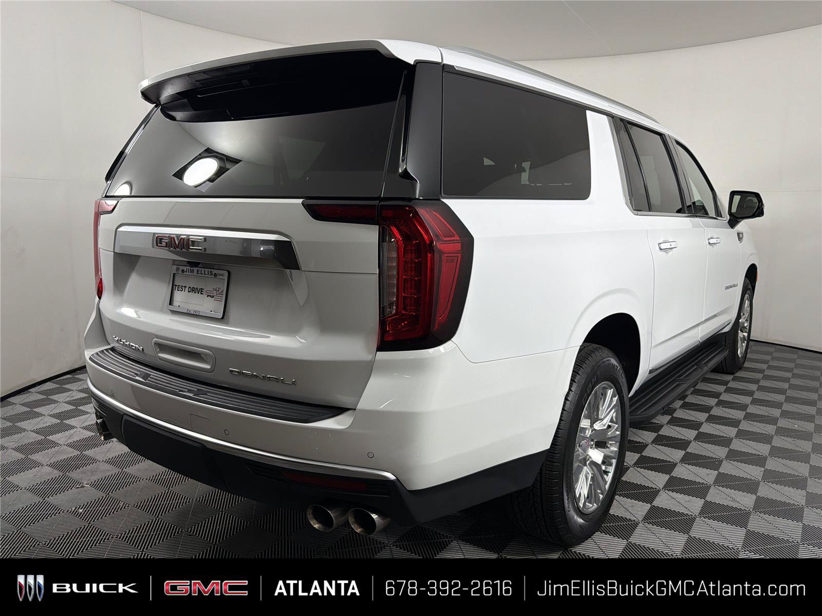 Used 2024 GMC Yukon XL Denali RWD image 6
