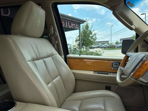 Used 2010 Lincoln Navigator 2WD image 12