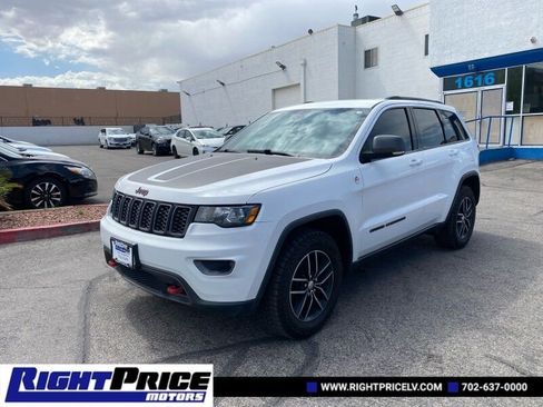 Used 2017 Jeep Grand Cherokee Trailhawk image 1