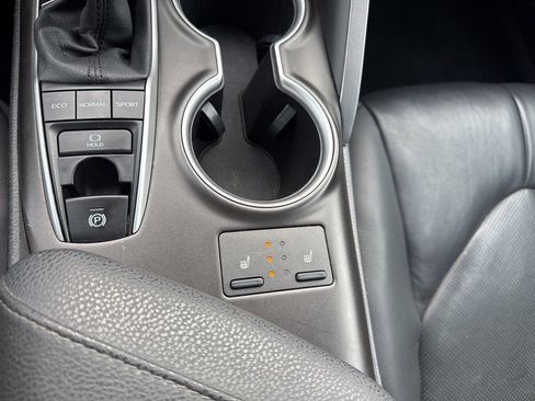 Certified 2021 Toyota Camry XLE image 34