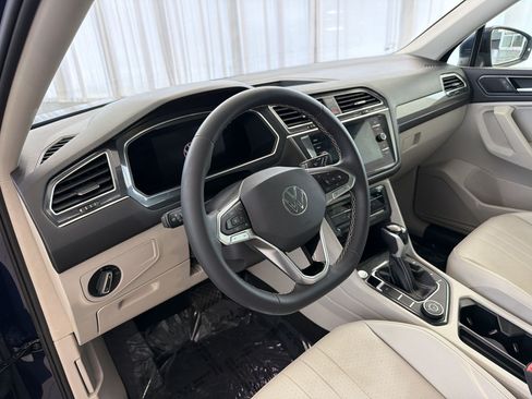 Used 2023 Volkswagen Tiguan SE w/ Panoramic Sunroof Package AWD/4WD image 4