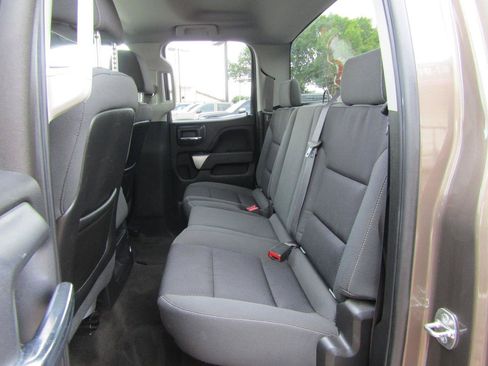 Used 2015 Chevrolet Silverado 1500 LT w/ LT Convenience Package AWD/4WD image 9