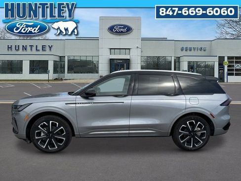 Used 2024 Lincoln Nautilus Reserve AWD/4WD image 7