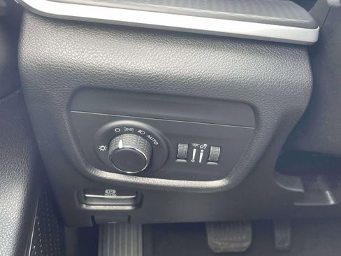 Used 2023 Jeep Grand Cherokee Laredo AWD/4WD image 20
