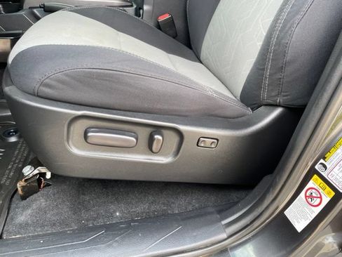 Used 2020 Toyota Tacoma TRD Sport AWD/4WD image 10