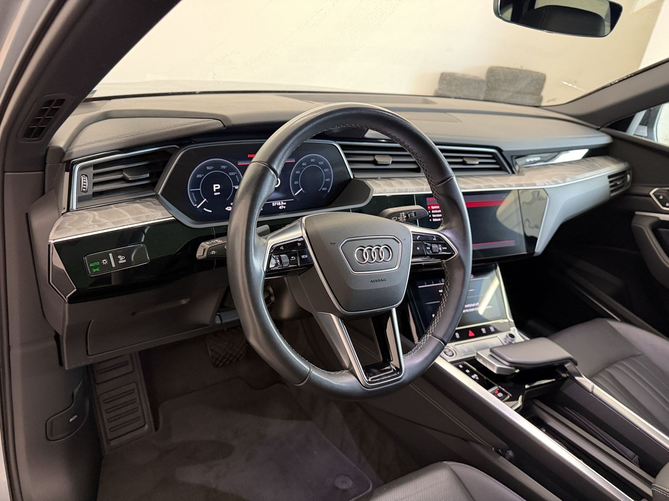 Used 2023 Audi e-tron Premium Plus w/ Premium Plus Package AWD/4WD image 4