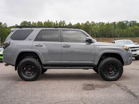 Used 2022 Toyota 4Runner SR5 Premium w/ Moonroof Package AWD/4WD image 8