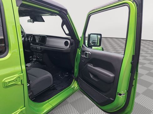 New 2025 Jeep Gladiator Sport image 17