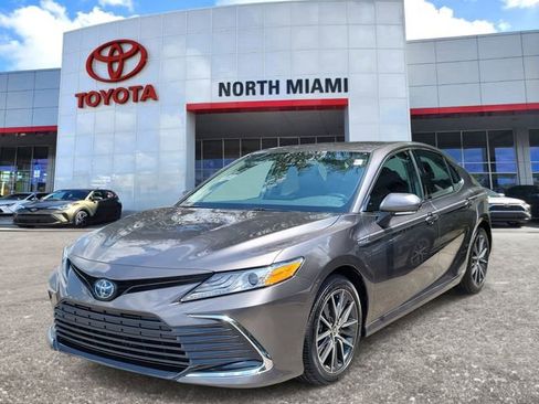 Used 2021 Toyota Camry XLE image 2