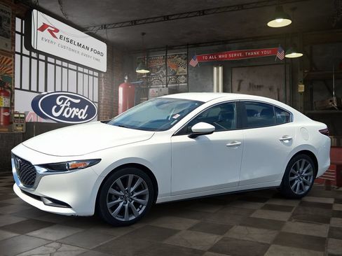 Used 2021 MAZDA MAZDA3 s FWD image 1