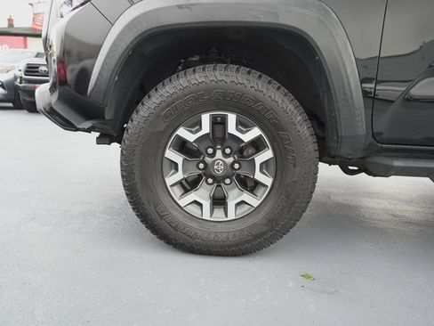 Certified 2016 Toyota Tacoma TRD Off-Road image 35