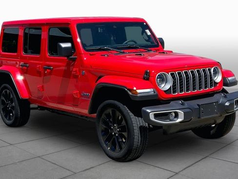 Certified 2025 Jeep Wrangler Unlimited Sahara w/ Safety Group AWD/4WD image 3