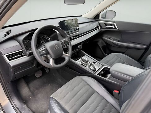 Used 2024 Mitsubishi Outlander SE image 10