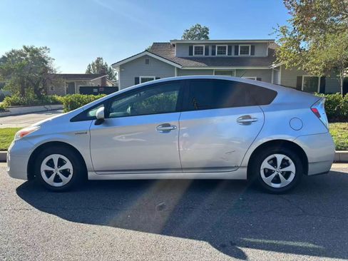 Used 2013 Toyota Prius Three w/ Solar Roof Pkg image 6