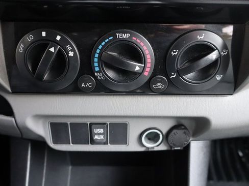 Used 2013 Toyota Tacoma 4x4 Double Cab w/ SR5 Pkg image 8