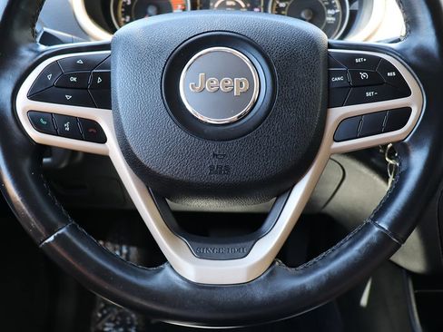 Used 2017 Jeep Cherokee Latitude FWD image 54