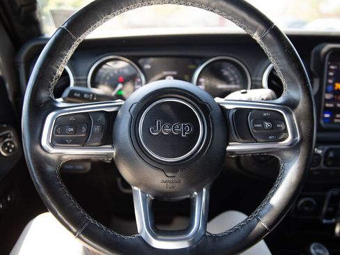 Used 2023 Jeep Wrangler Unlimited Sahara w/ Cold Weather Group AWD/4WD image 10