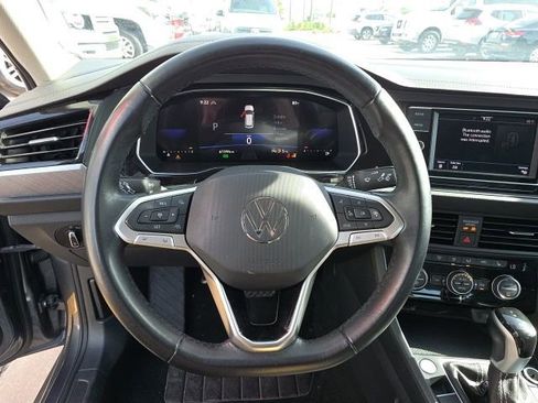 Used 2024 Volkswagen Jetta SE FWD image 15