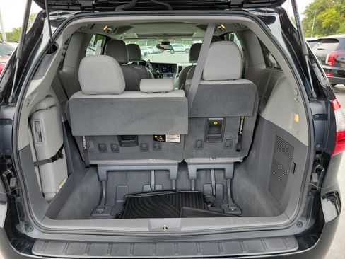 Certified 2020 Toyota Sienna XLE FWD image 10