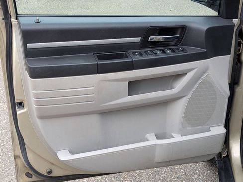 Used 2010 Dodge Grand Caravan SE w/ SE Plus Group image 15