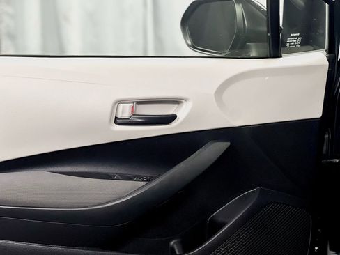 Used 2022 Toyota Corolla LE image 34