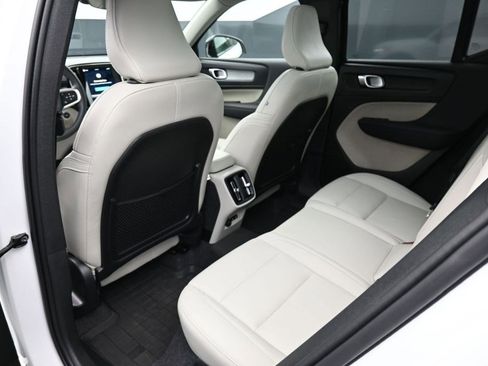 Used 2025 Volvo XC40 B5 Plus AWD/4WD image 11