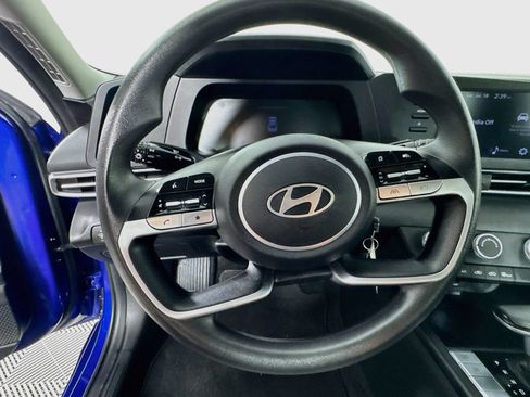Used 2024 Hyundai Elantra SE FWD image 11