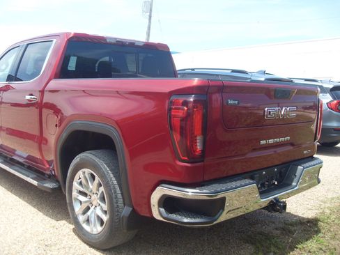 Used 2021 GMC Sierra 1500 SLT RWD image 2