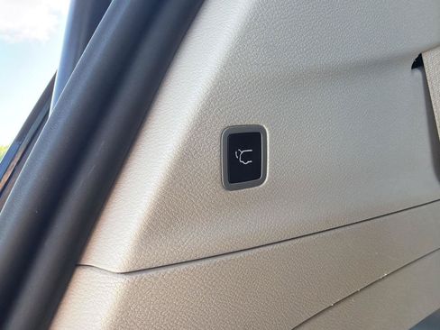 Used 2024 Chrysler Pacifica Touring-L FWD image 42