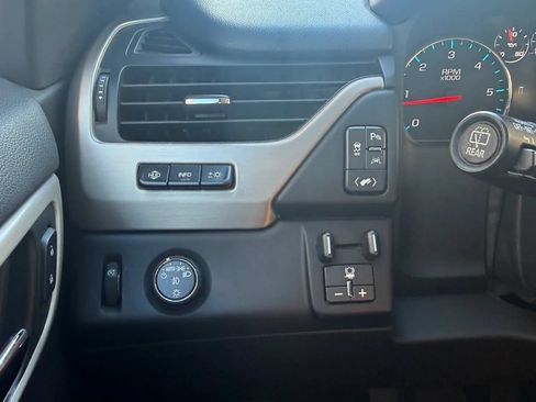 Used 2017 GMC Yukon Denali RWD image 18