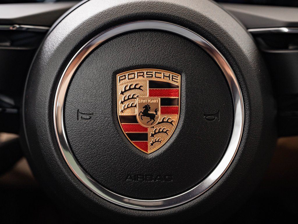 Certified 2026 Porsche Macan AWD/4WD image 32