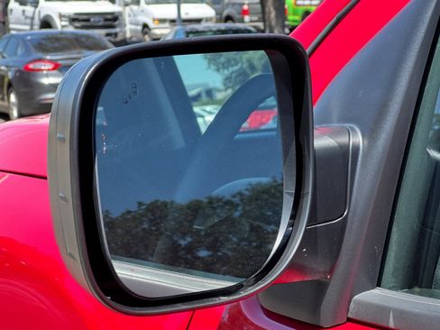 Used 2022 Nissan Titan SV image 51