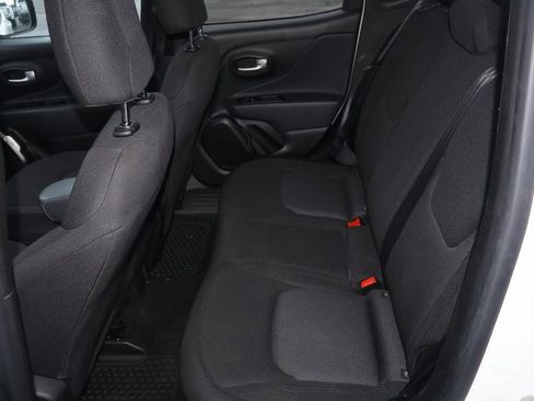 Used 2023 Jeep Renegade Latitude image 17