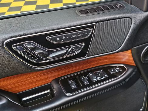 Used 2019 Lincoln Navigator Reserve image 26
