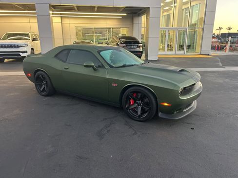 Used 2018 Dodge Challenger SRT w/ Technology Group image 12