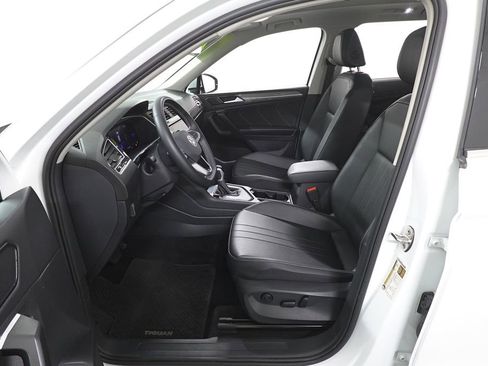 Used 2023 Volkswagen Tiguan SE w/ Panoramic Sunroof Package image 10