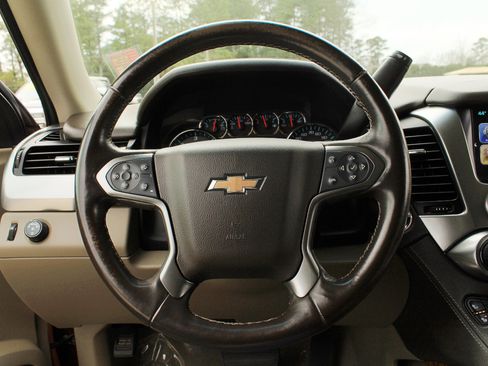 Used 2020 Chevrolet Suburban Premier image 17