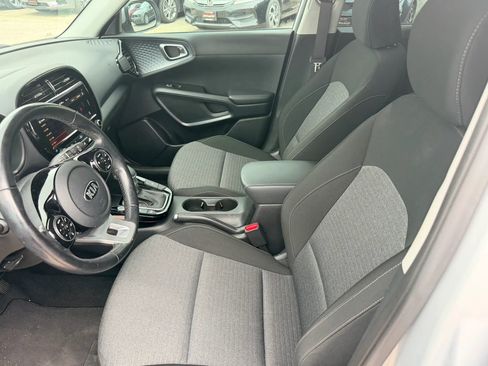 Used 2020 Kia Soul EX FWD image 18