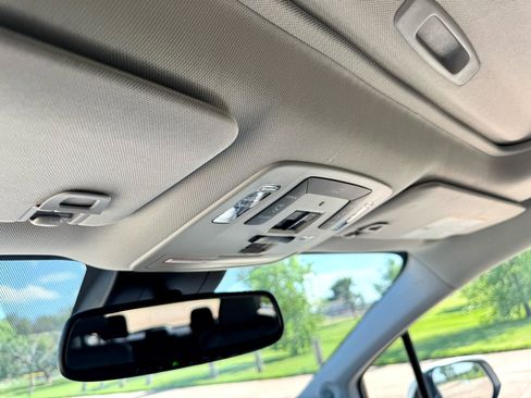 Used 2021 Toyota Sienna Limited image 26